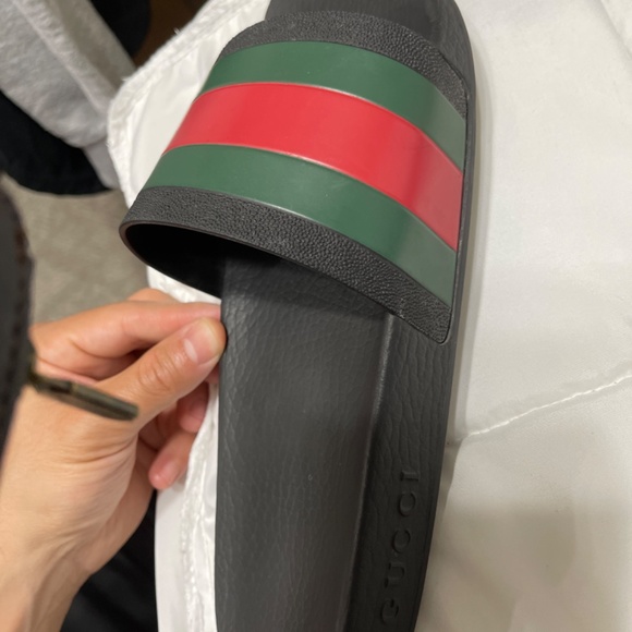 Right gucci flip flop
